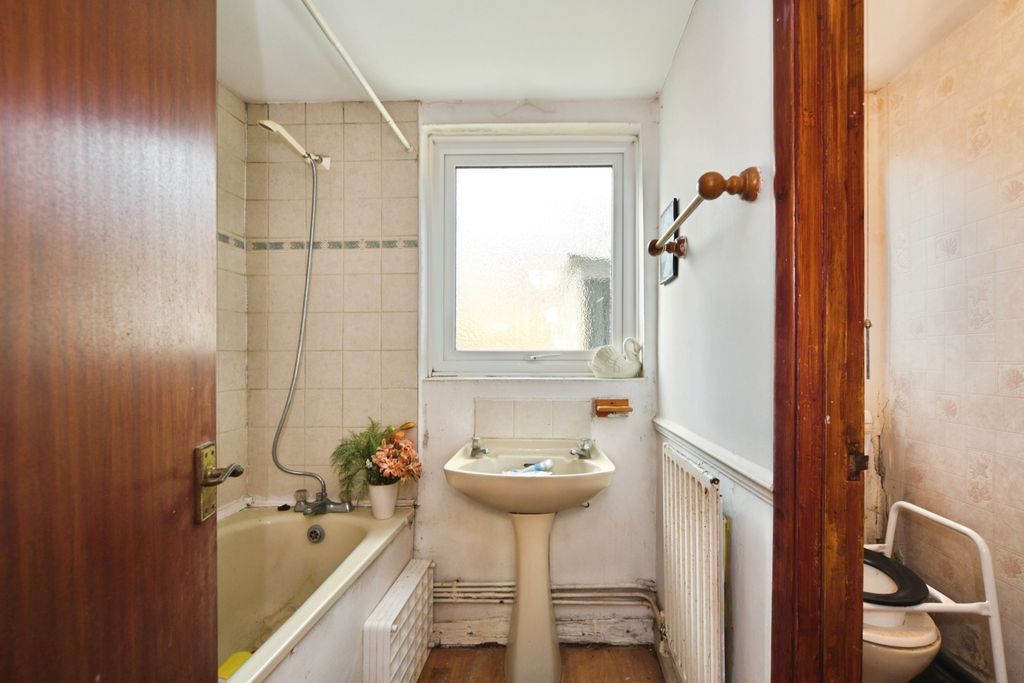 Property photo 3 of 3 Pbox-Img.Jpg