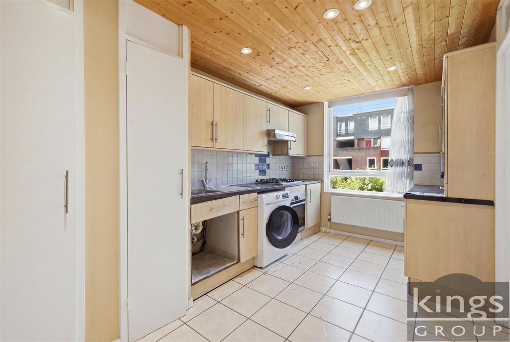 Property photo 3 of 18 Kitchen