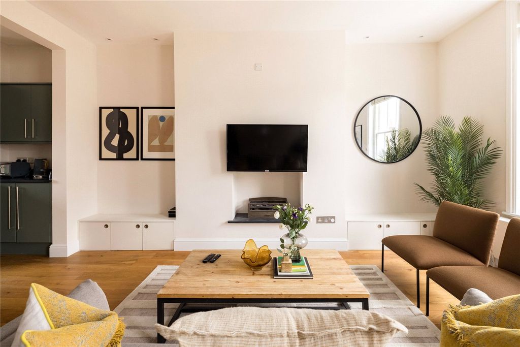 Property photo 3 of 14 Reception