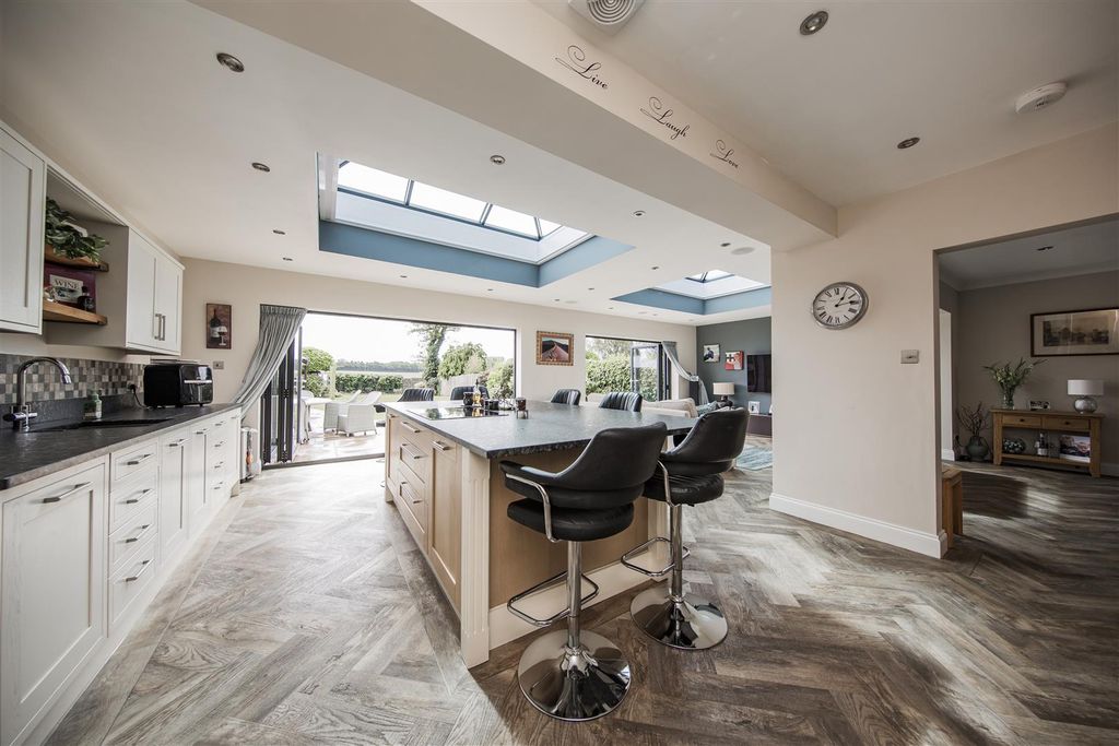 Property photo 2 of 34 Open Plan Living