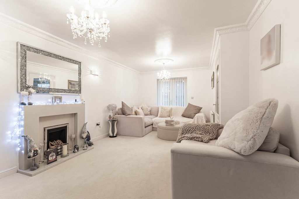 Property photo 2 of 18 Living Room