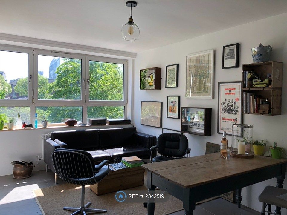 Property photo 1 of 10 Kitchen Lounge