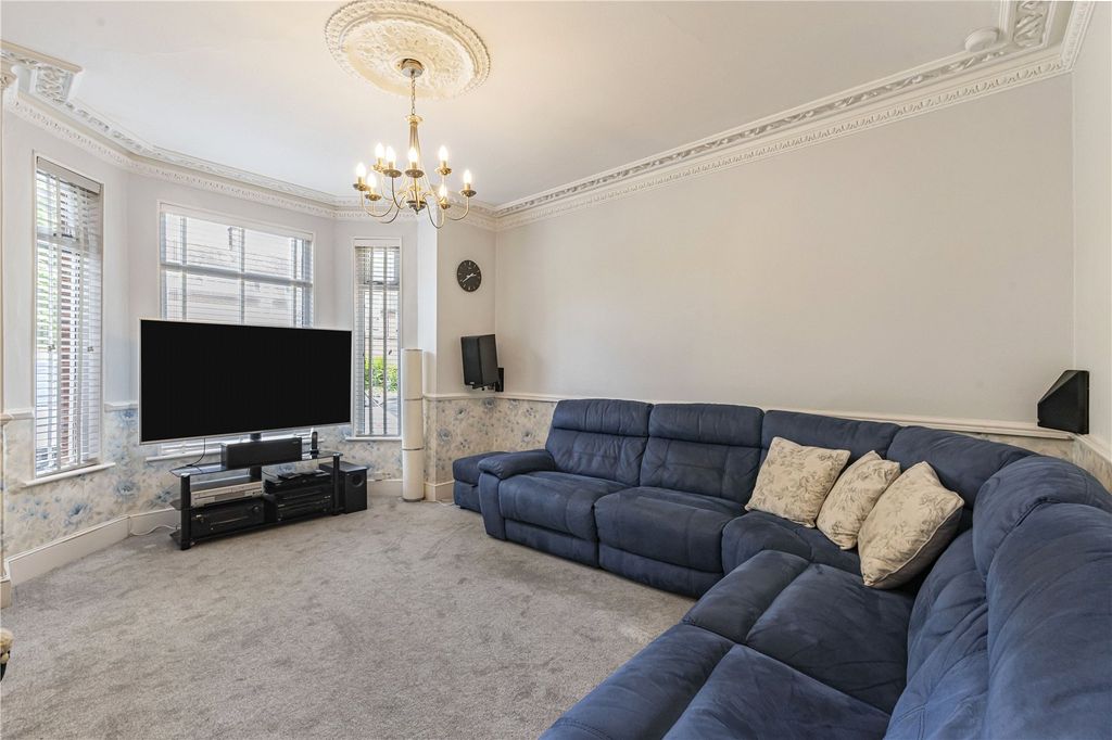 Property photo 2 of 17 Picture No. 01
