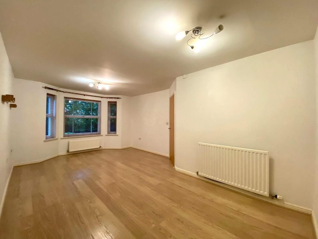 Property photo 2 of 15 Lounge