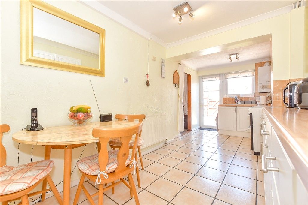 Property photo 3 of 10 Kitchen