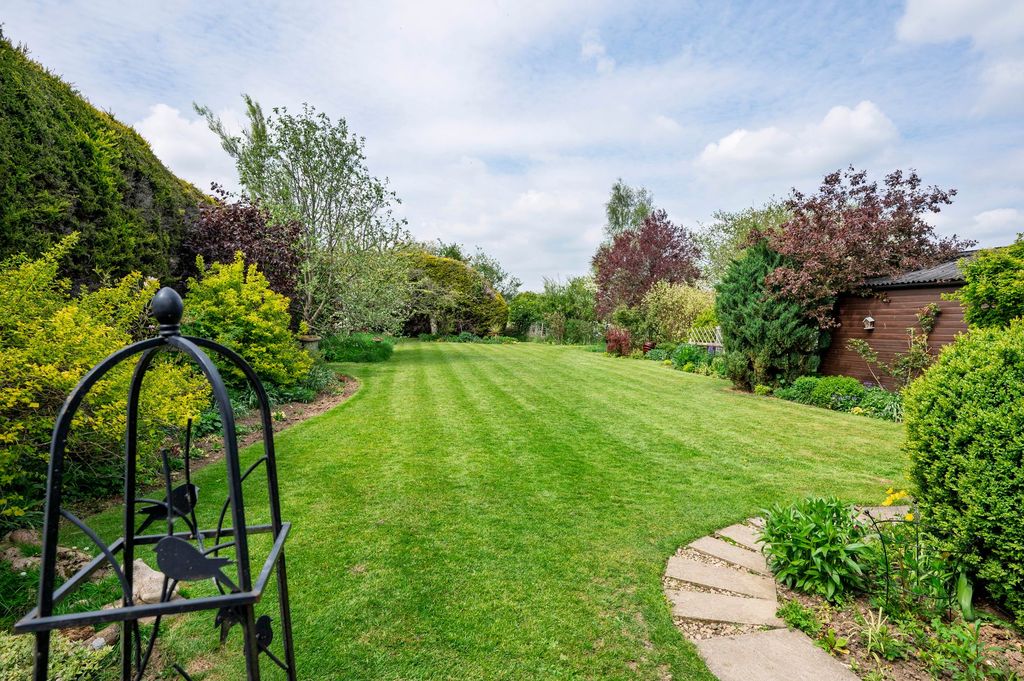 Property photo 3 of 31 Garden