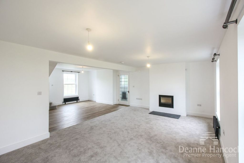 Property photo 3 of 24