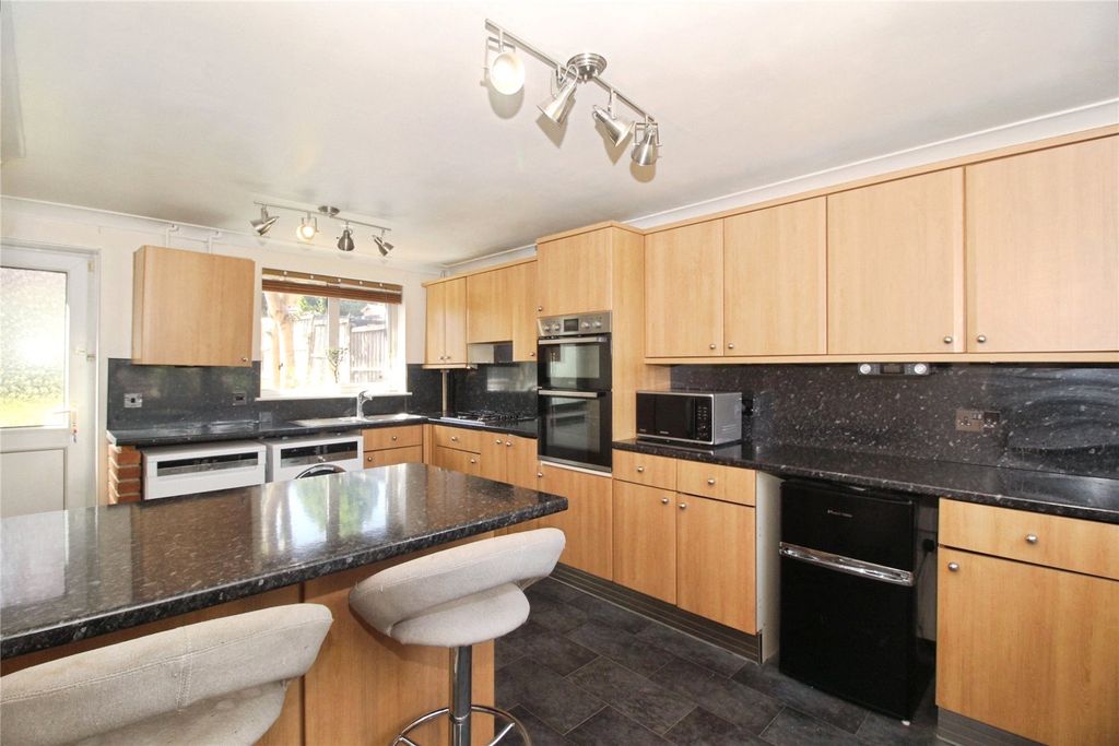 Property photo 3 of 16 Breakfast Kitchen