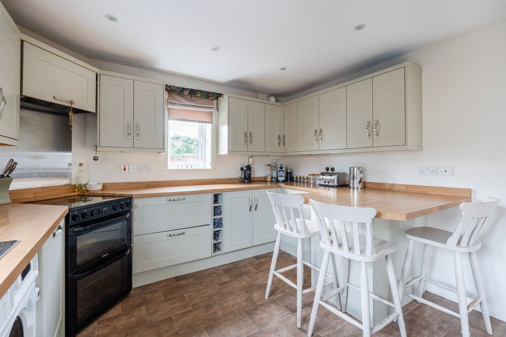 Property photo 2 of 23