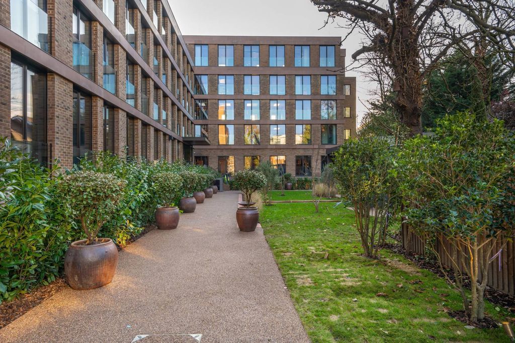 Property photo 3 of 38