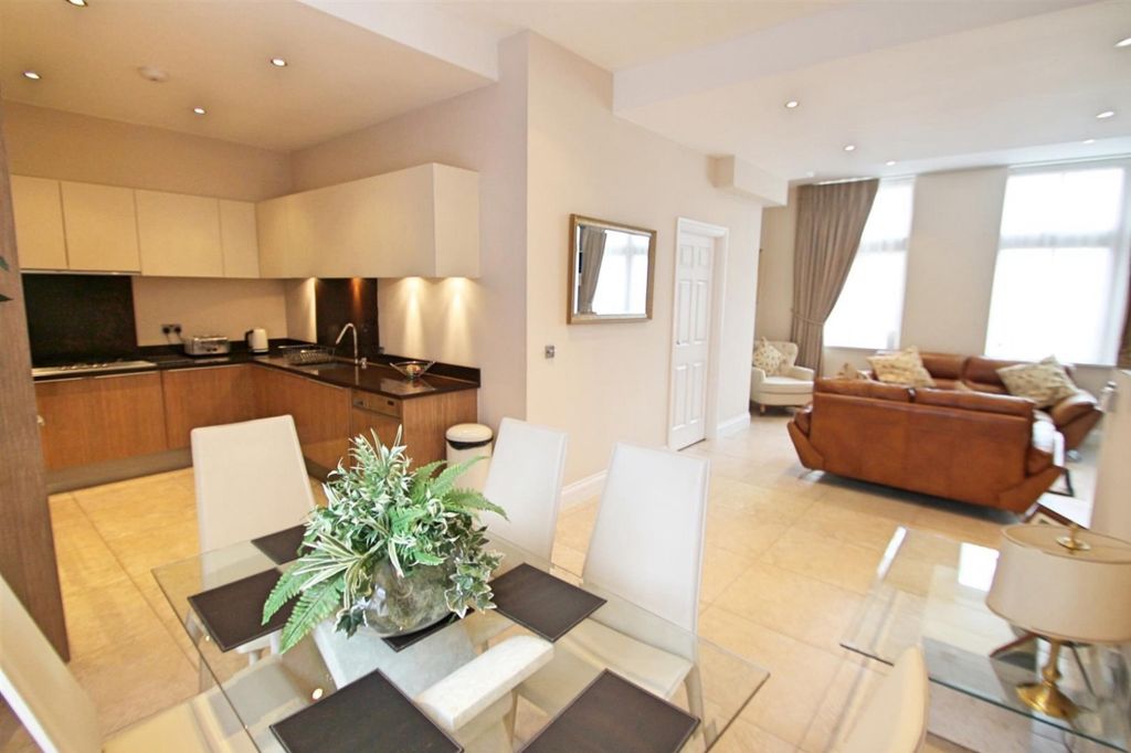 Property photo 2 of 13 Kitchen Diner