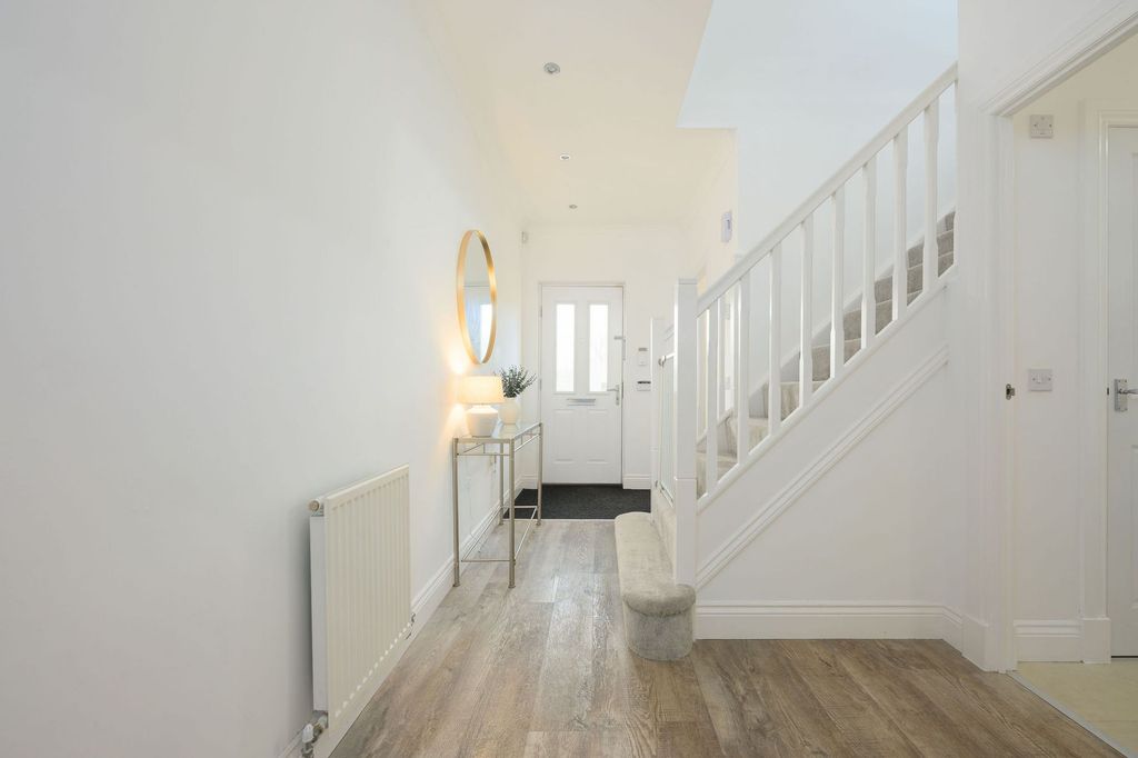 Property photo 3 of 38
