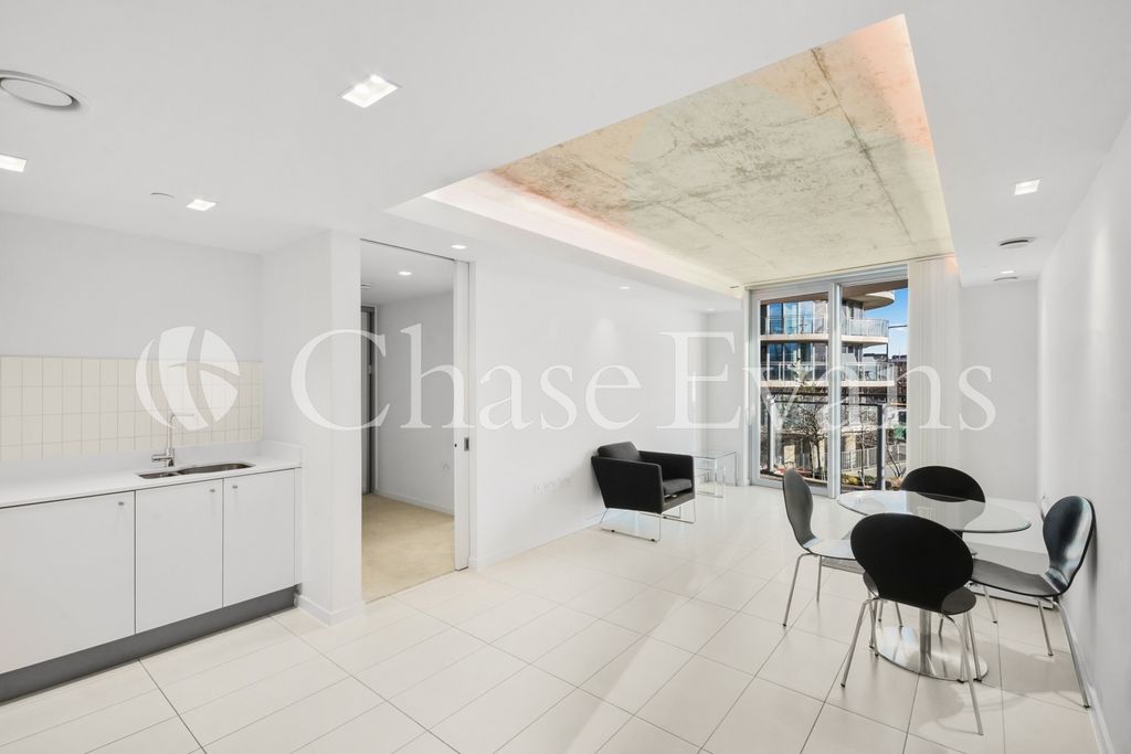 Property photo 1 of 11 Living