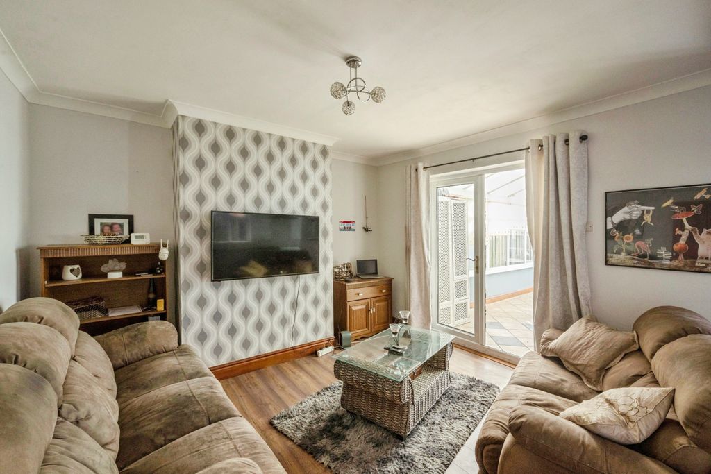 Property photo 3 of 14 Lounge/Dining Room