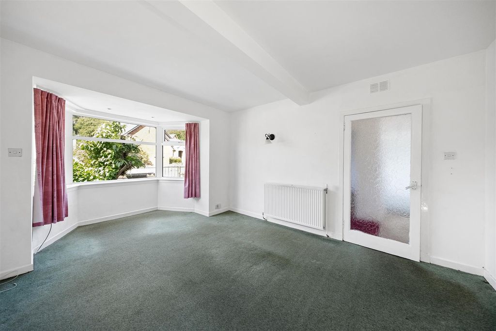 Property photo 2 of 23