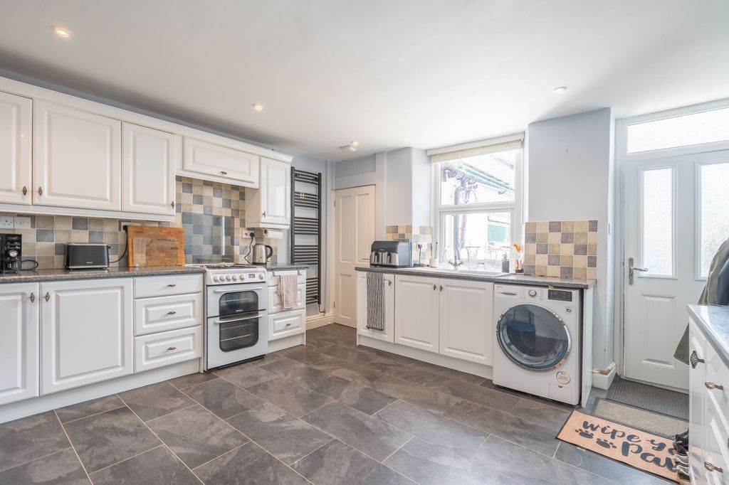 Property photo 3 of 23