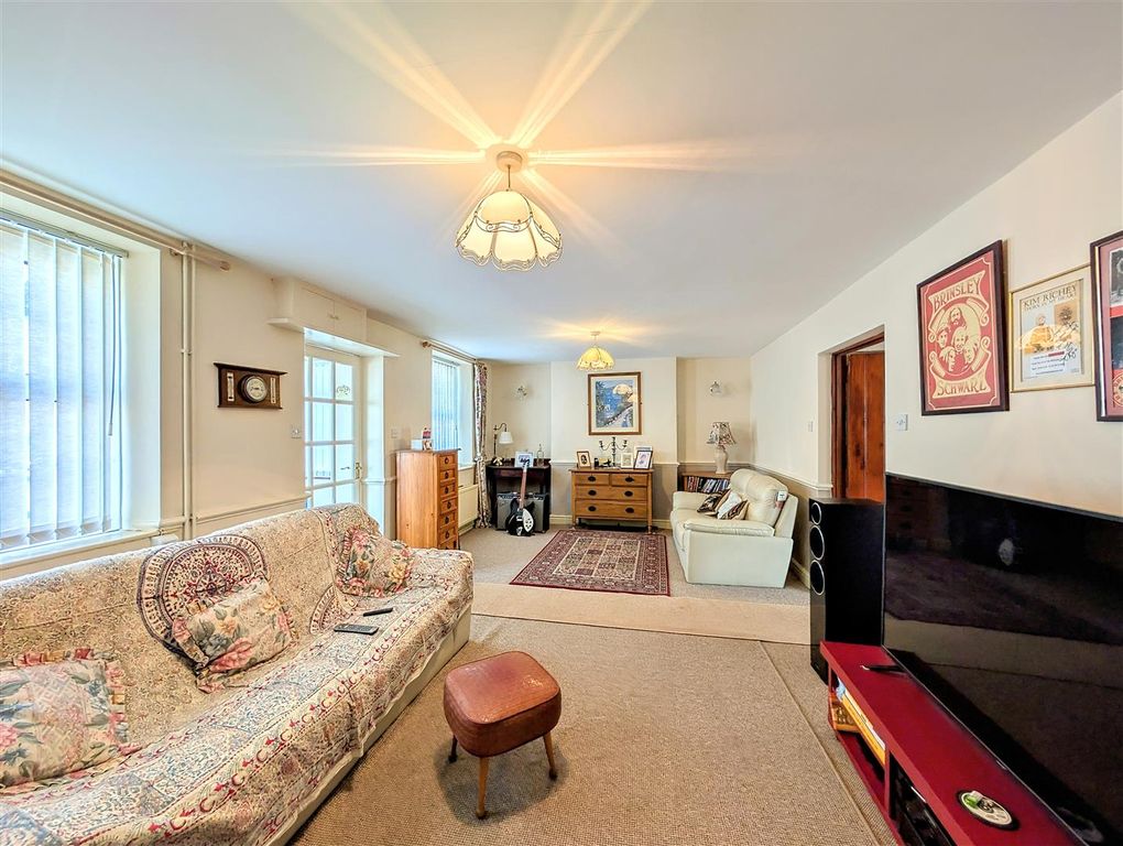 Property photo 2 of 18