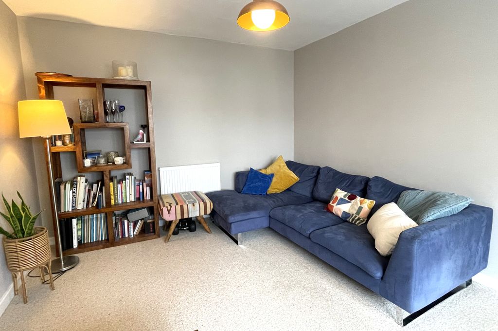 Property photo 3 of 12
