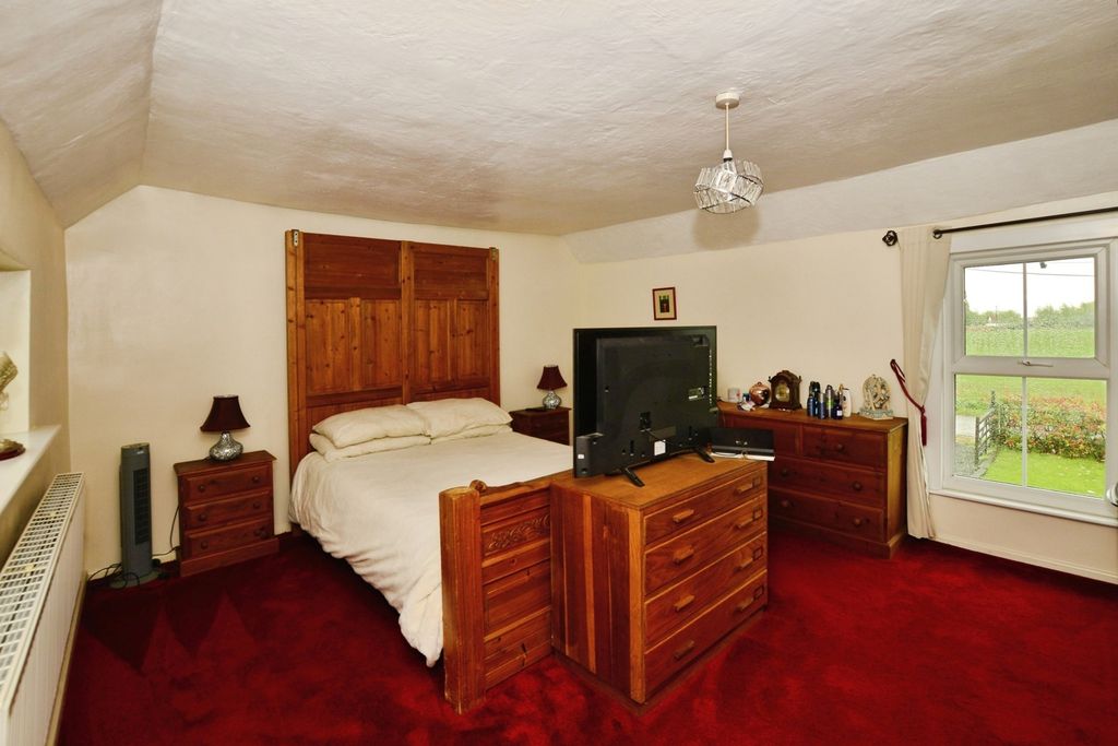 Property photo 2 of 18 Photo