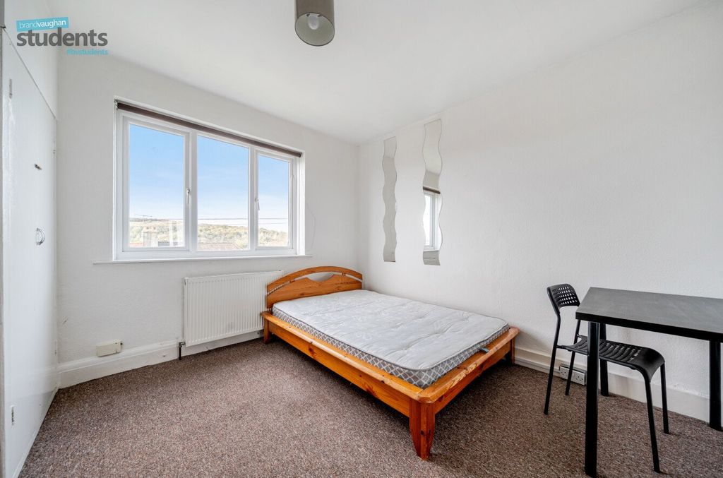 Property photo 3 of 11 48332860-2c06-438...