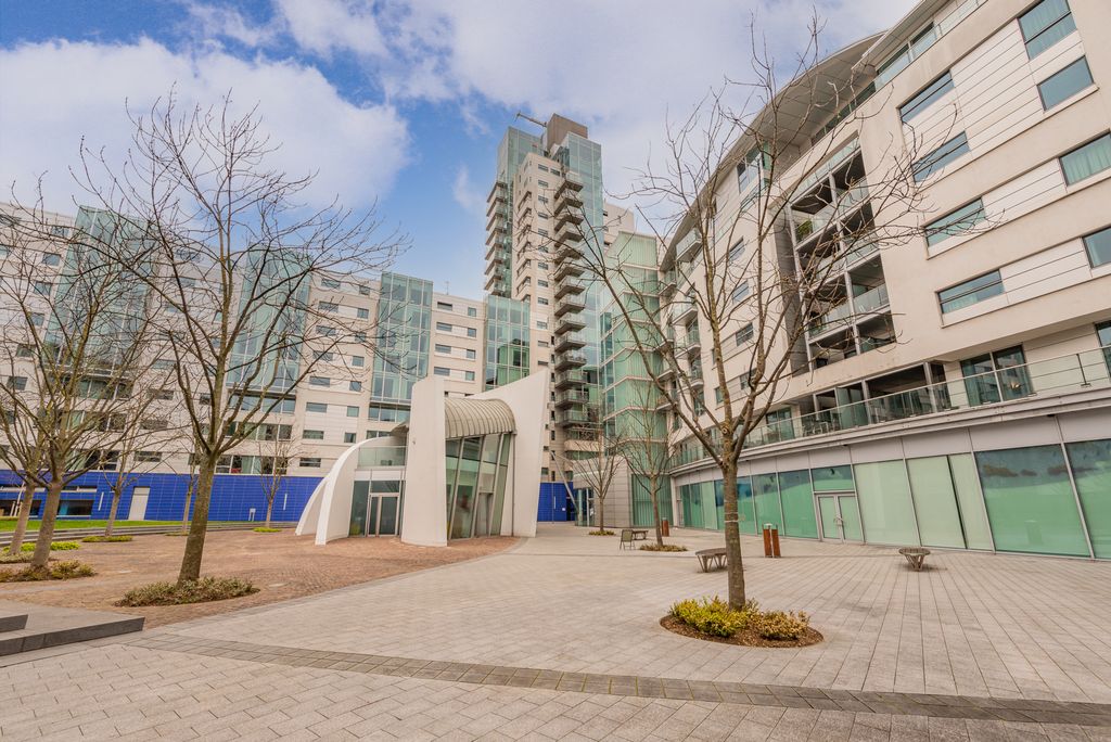 Property photo 1 of 2 Empire-Square-West-London-Apartment-Dsc_0888
