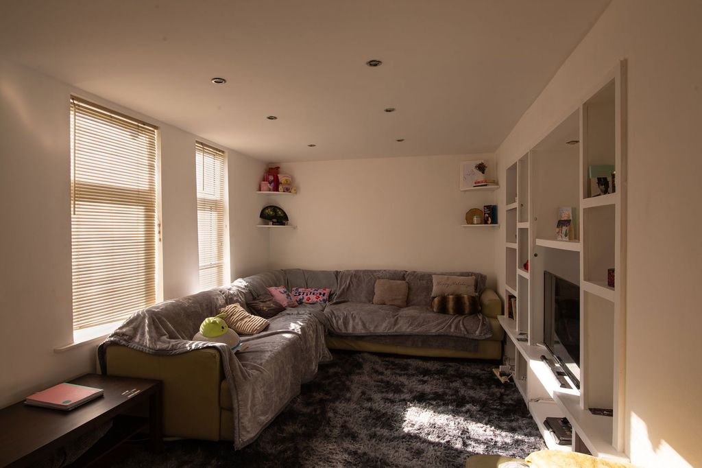 Property photo 3 of 10