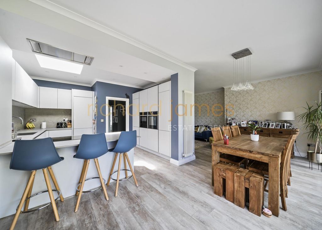 Property photo 3 of 19 7c5Ede0F-Cb2B-4Cdc-85B5-53Daf0194890.Jpg