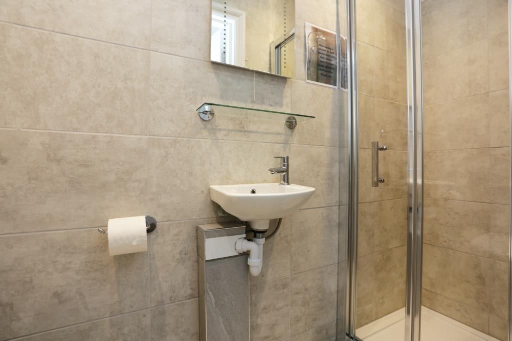 Property photo 1 of 6 Bathroom.Jpg