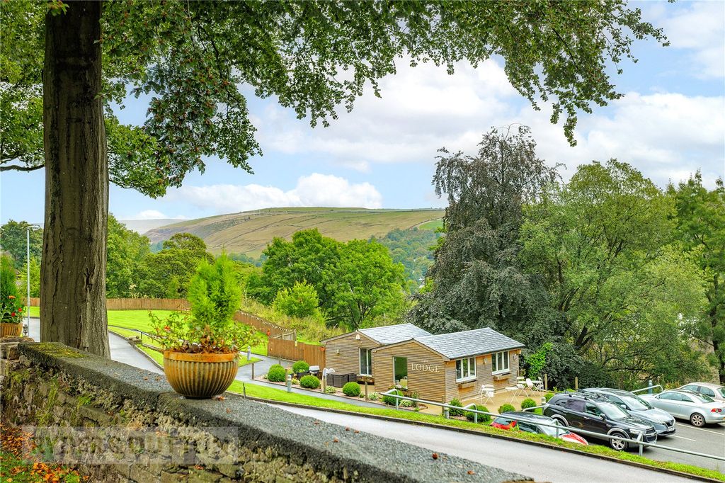 Property photo 1 of 17 The Summerhouse