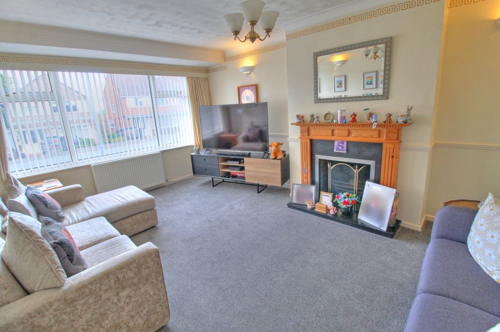 Property photo 2 of 21 Lounge