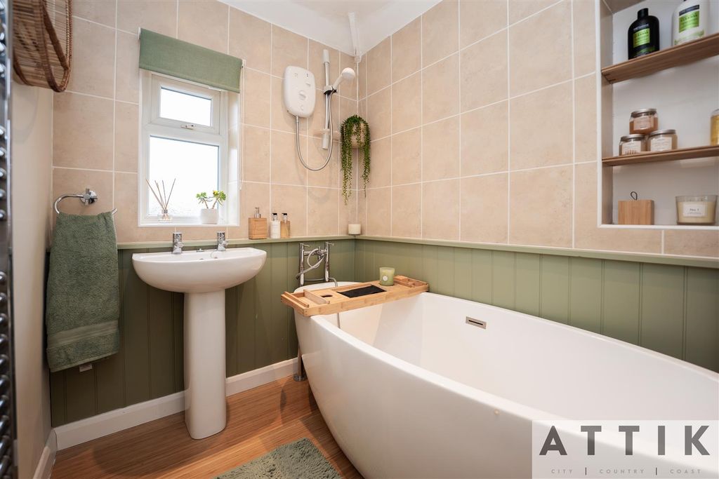 Additional image 7 of 4 bed semi-detached house for saleBedingfield Crescent, Halesworth IP19