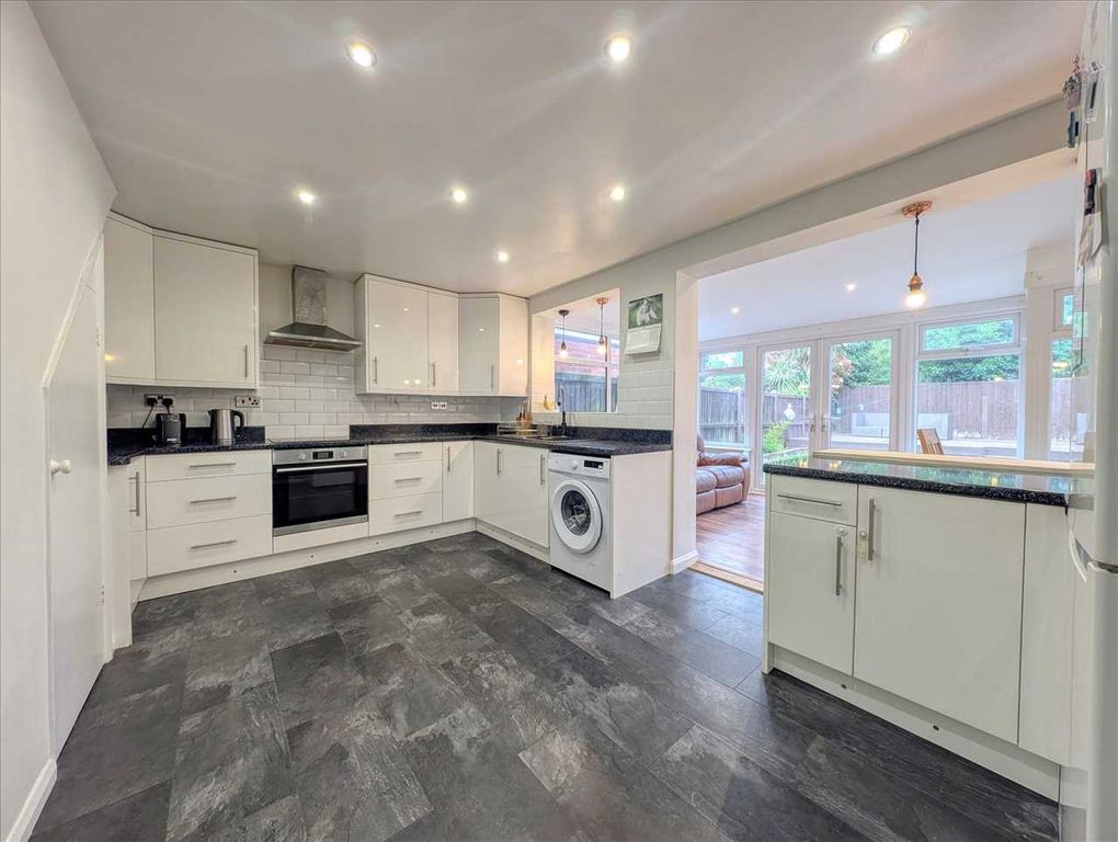 Property photo 2 of 15 Kitchen / Breakfast Room
