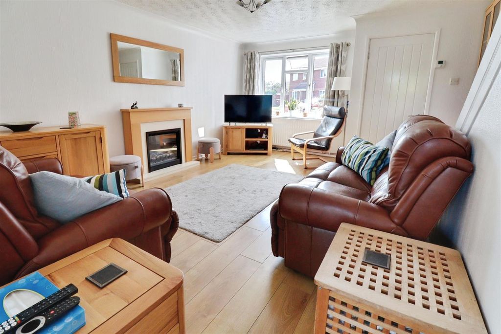 Property photo 2 of 19