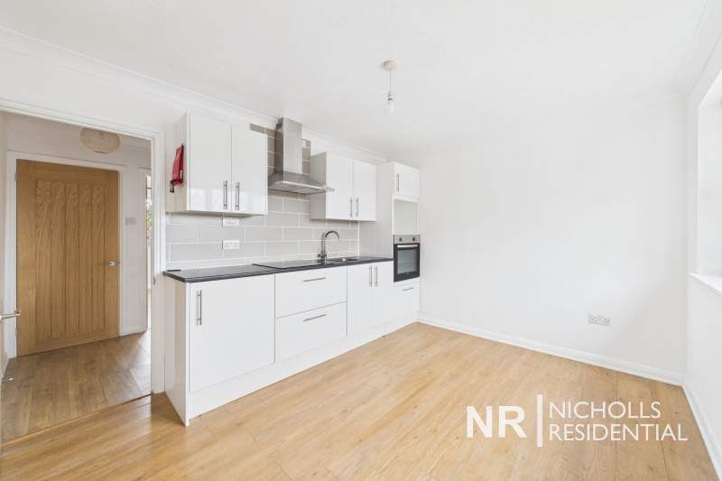 Property photo 2 of 9 Kitchen-Lounge