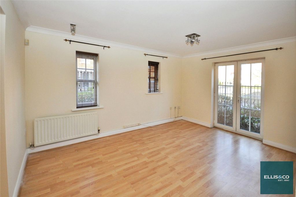 Property photo 2 of 8 Picture No. 17