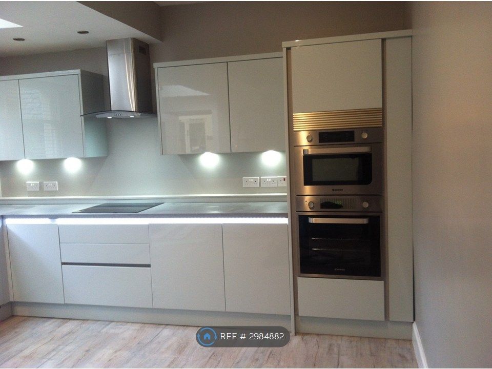 Property photo 3 of 6 Kitchen 2