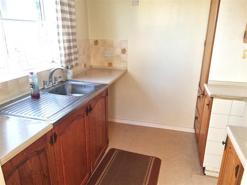 Property photo 2 of 7 Kitchen