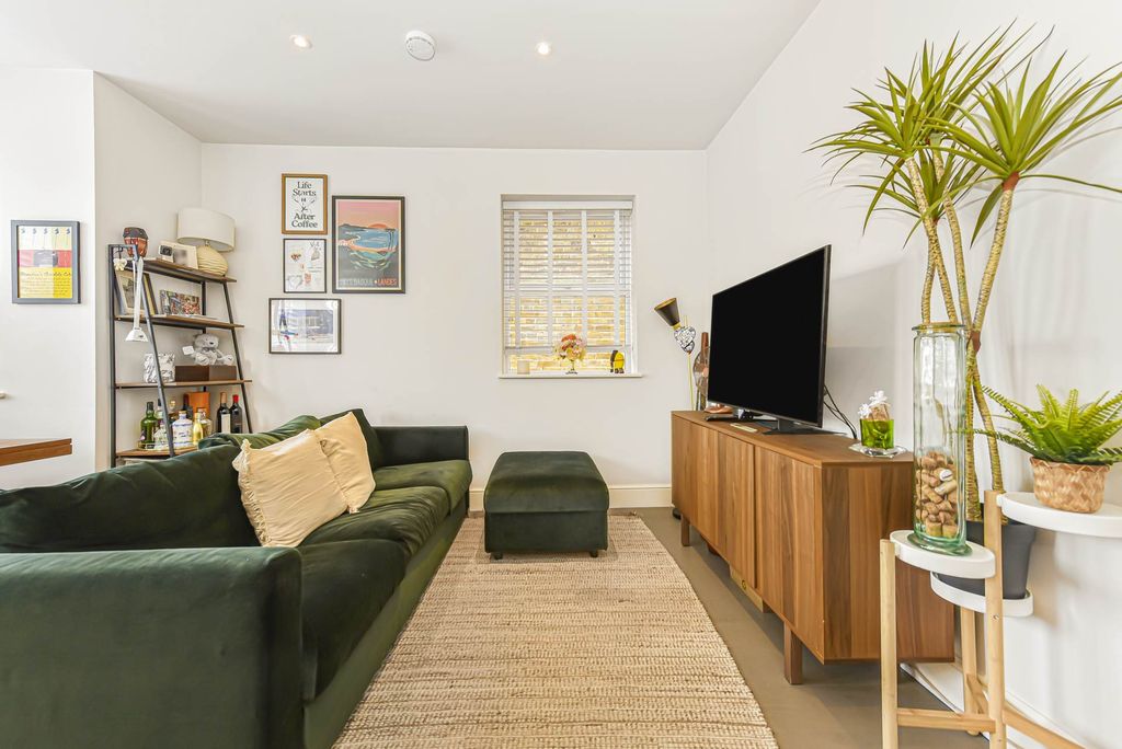 Property photo 3 of 14