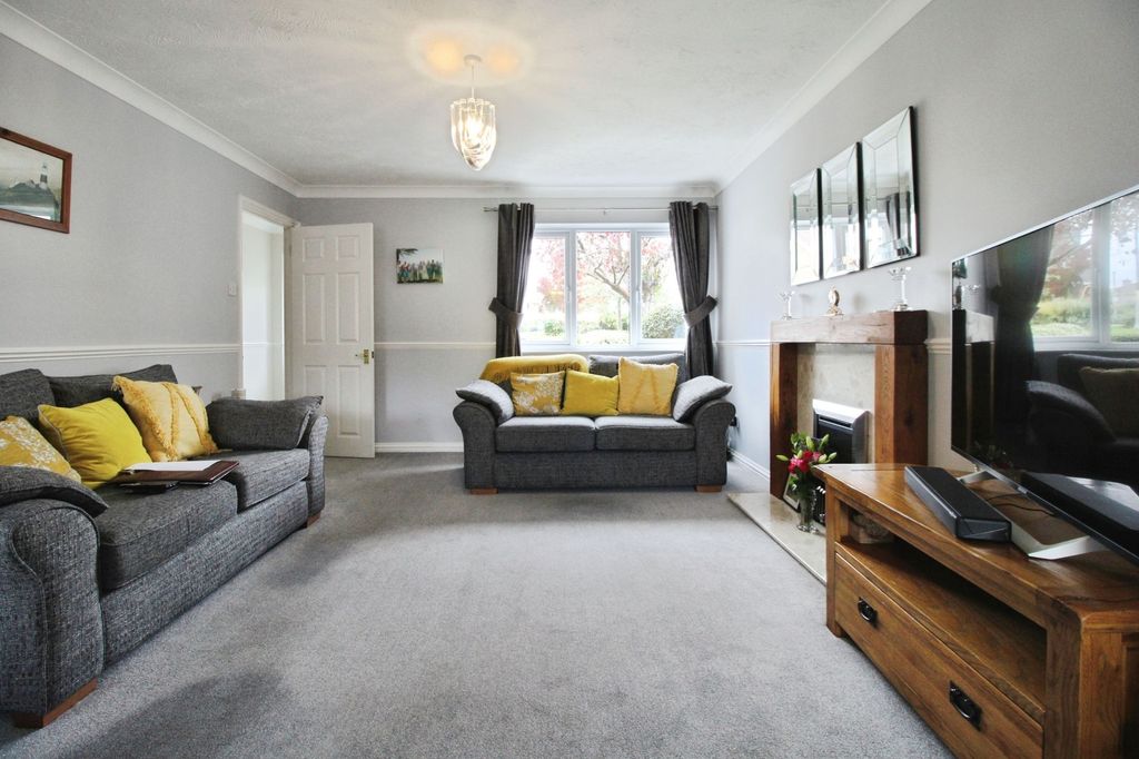 Property photo 3 of 14