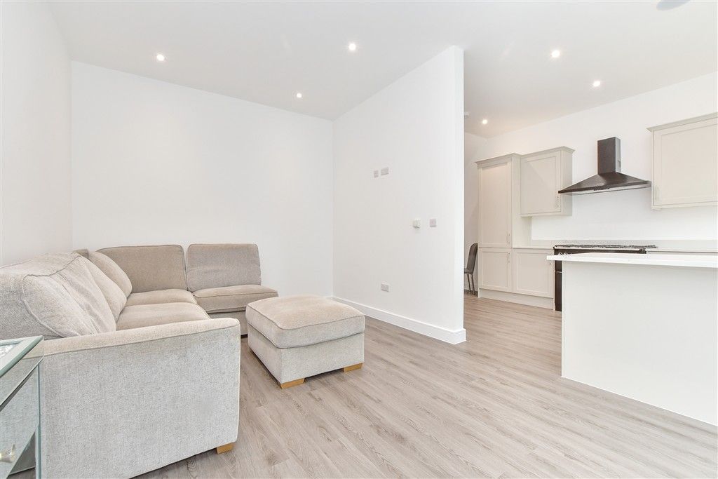 Property photo 3 of 13 Lounge