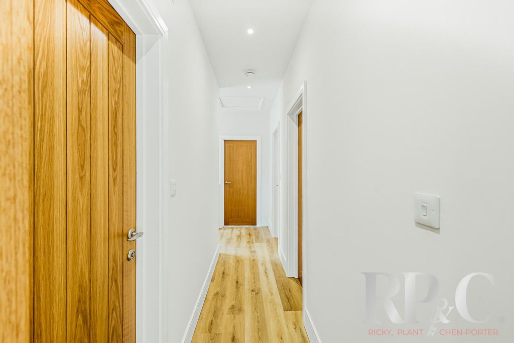 Property photo 3 of 23 Hallway
