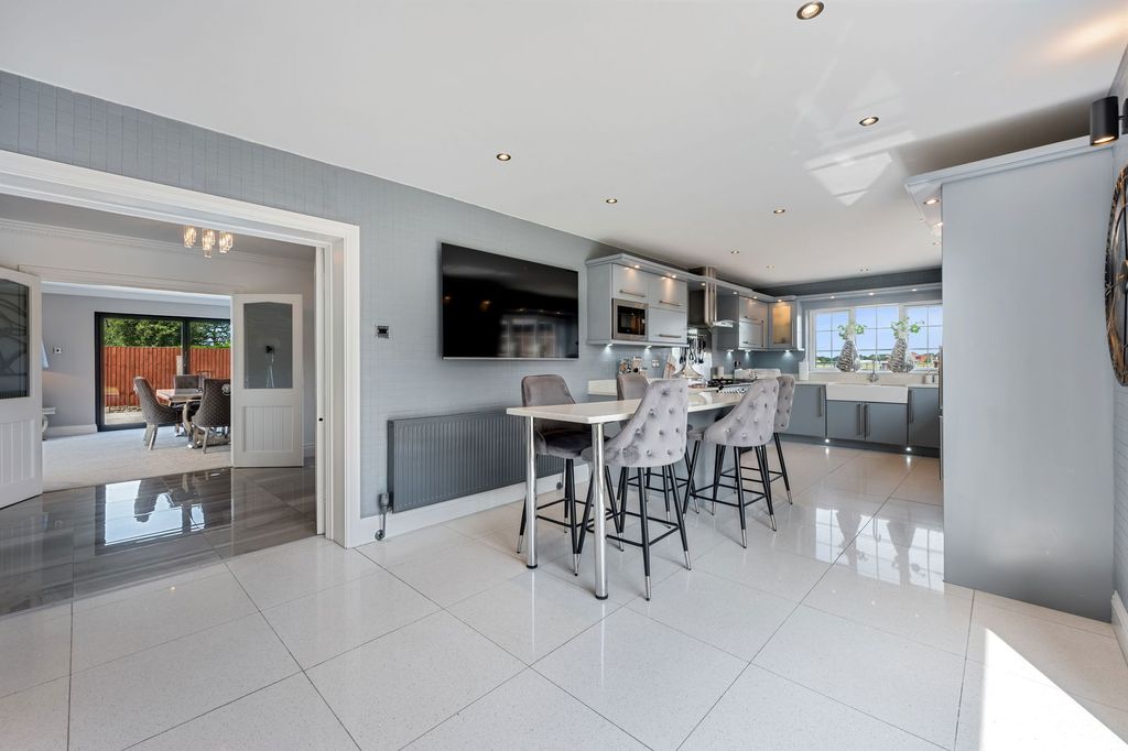 Property photo 3 of 45