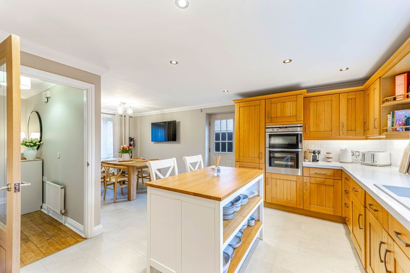 Property photo 3 of 22 Photo 11