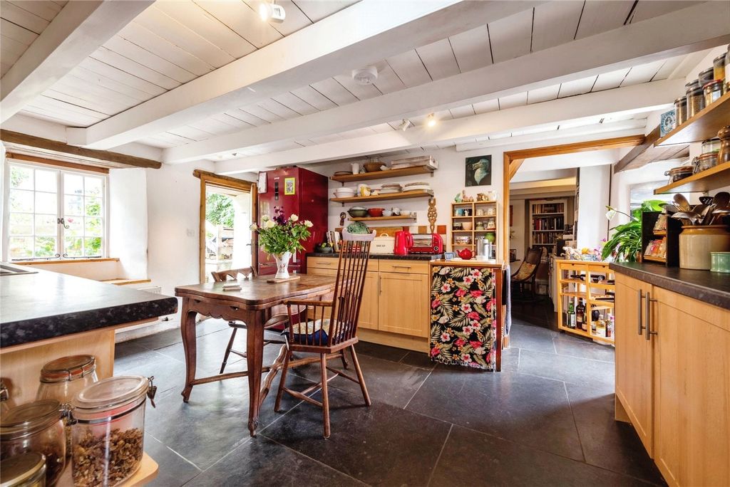 Property photo 3 of 9