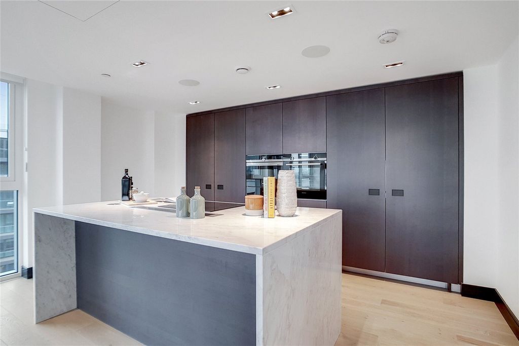 Property photo 2 of 14 Montpellier House
