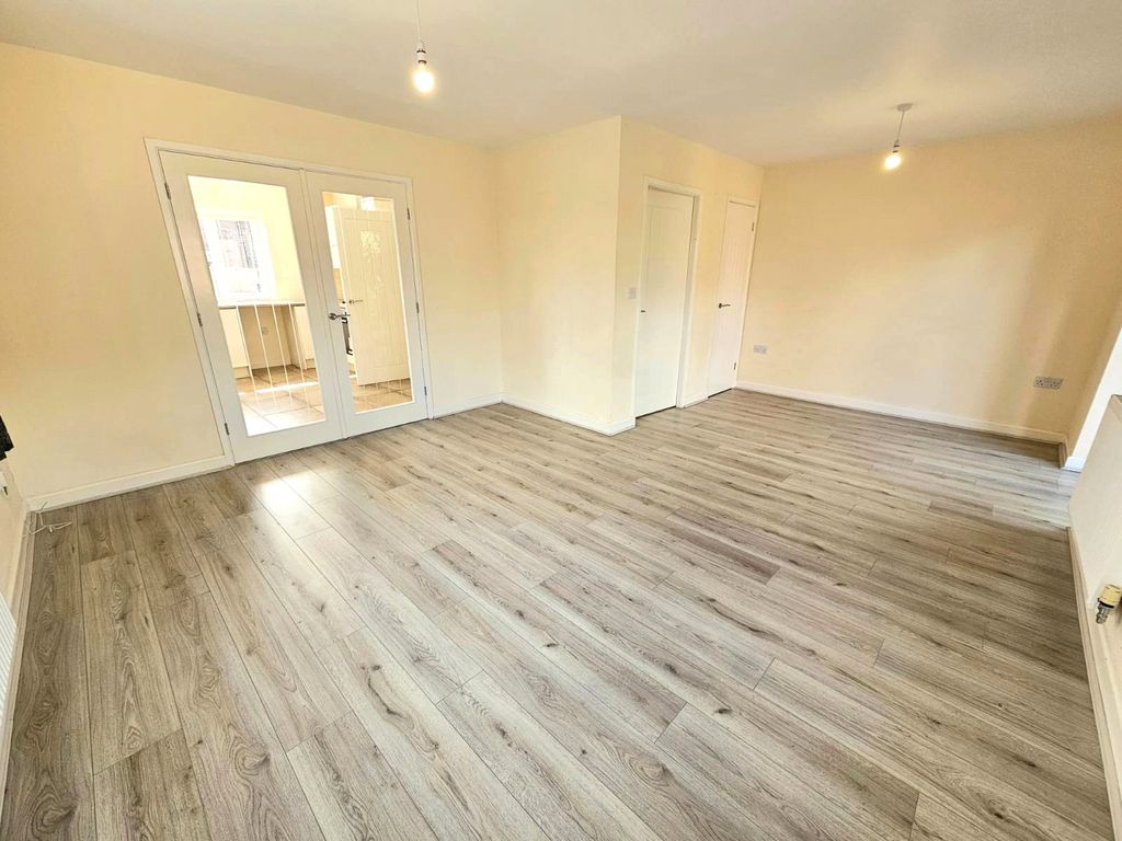 Property photo 2 of 19 Picture No. 03
