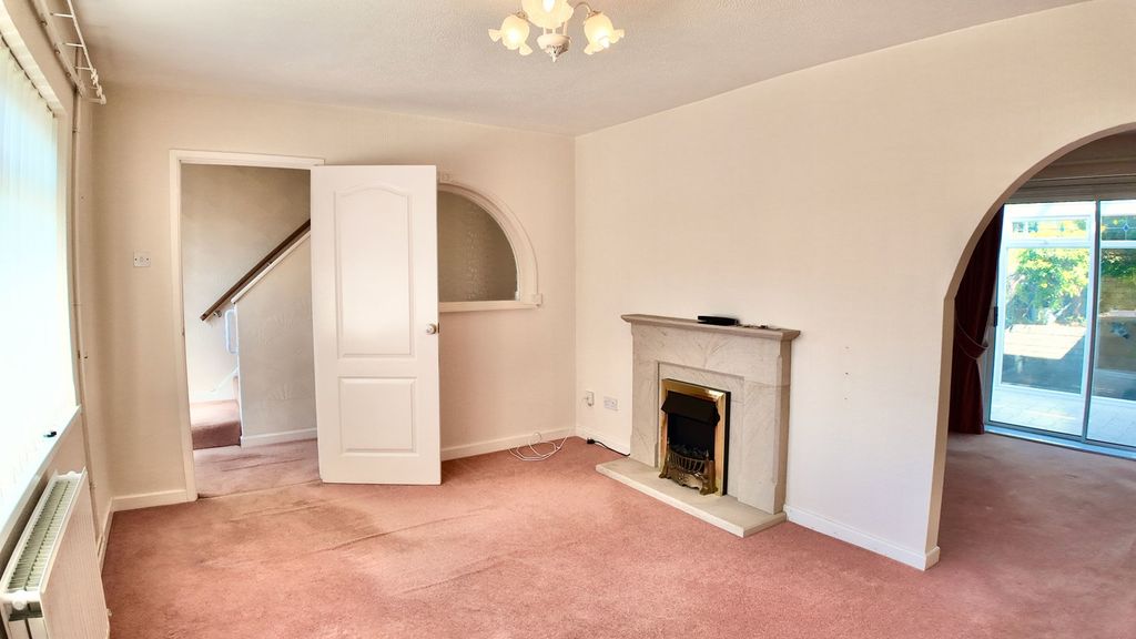 Property photo 2 of 31
