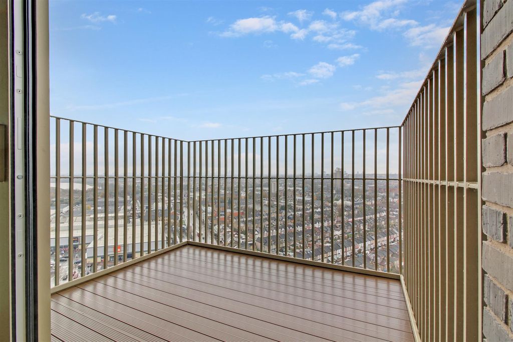 Property photo 2 of 14 Wayne &amp; Silver