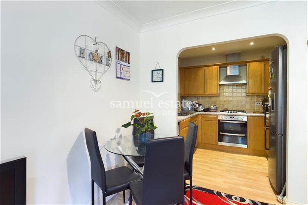 Property photo 3 of 11 Kitchen
