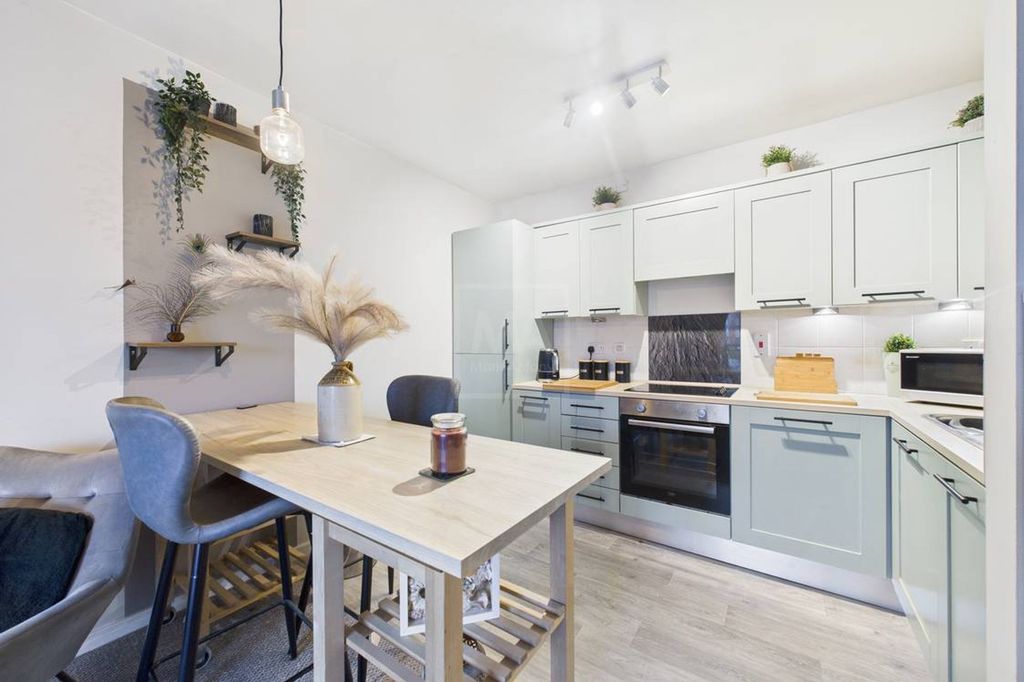 Property photo 3 of 6 Kitchen/Dining